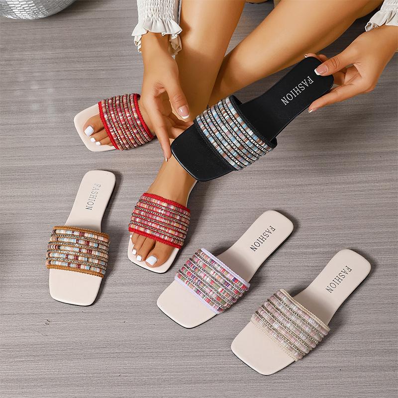 Ladies Fashion Slippers (30 Pieces) 5