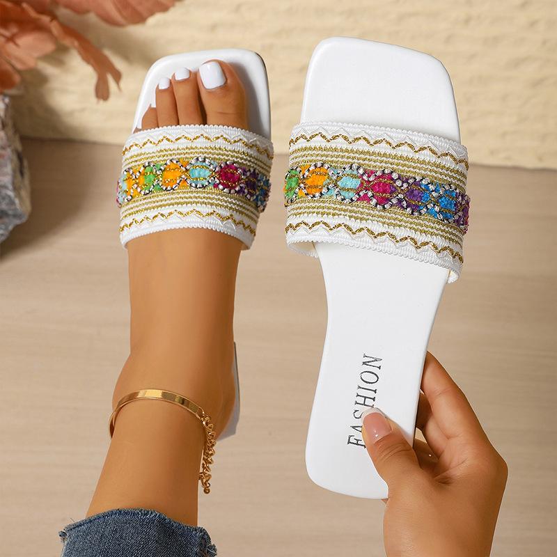 Ladies Fashion Slippers (30 Pieces) 7