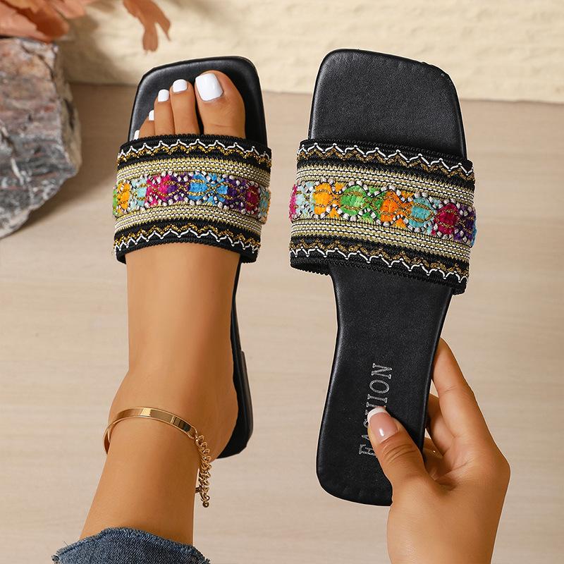 Ladies Fashion Slippers (30 Pieces) 8